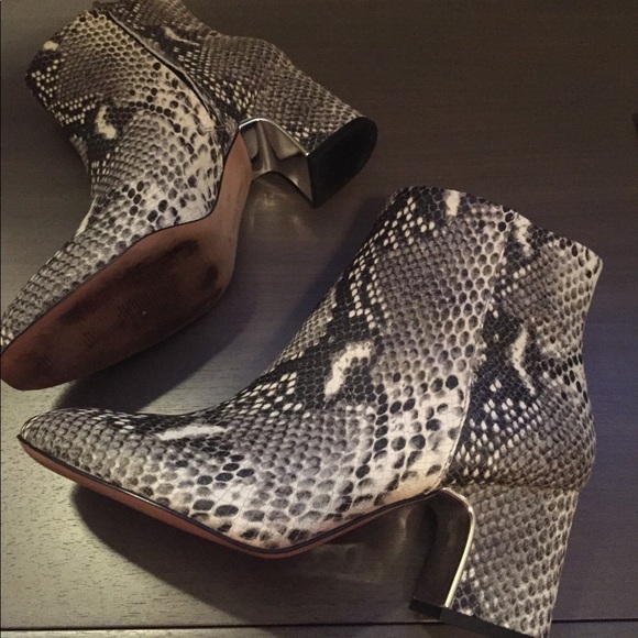 Stylish Python leather Booties. 8.5 - Picture 1 of 3